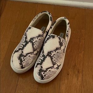 Steve Madden Black and White Snakeskin Slip-Ons
